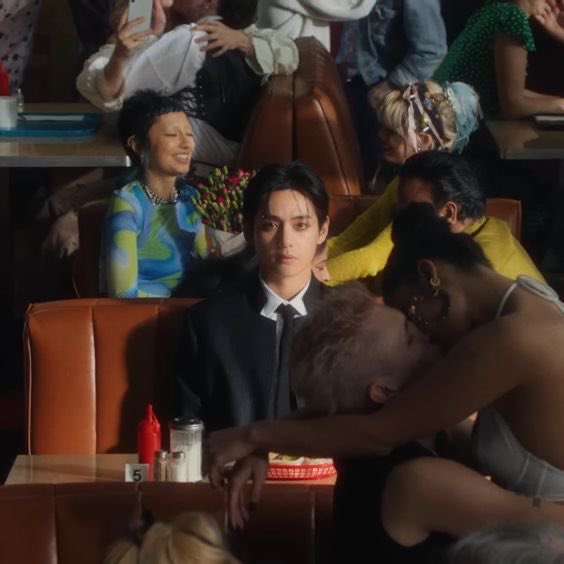 taeguide's tweet image. [INFO] FRI(END)S has re-entered iTunes US Kpop Genre at #12 🇺🇸

BUY FRIENDS ON ITUNES 
RE CHART FRIENDS
WE LOVE YOU TAEHYUNG
RE CHART FRIENDS ON ITUNES