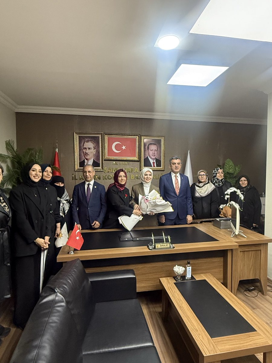 Aile ve Sosyal Hizmetler Bakanımız <a href="/MahinurOzdemir/">Mahinur Özdemir Göktaş</a> , AK Parti Şanlıurfa İl Kadın Kolları Başkanlığımızı ziyaret ederek teşkilat mensuplarımızla bir araya geldi.

Yönetim kurulumuzla birlikte Sayın Bakanımızı ağırlamaktan büyük bir onur ve memnuniyet duyduk. Ziyaretleri