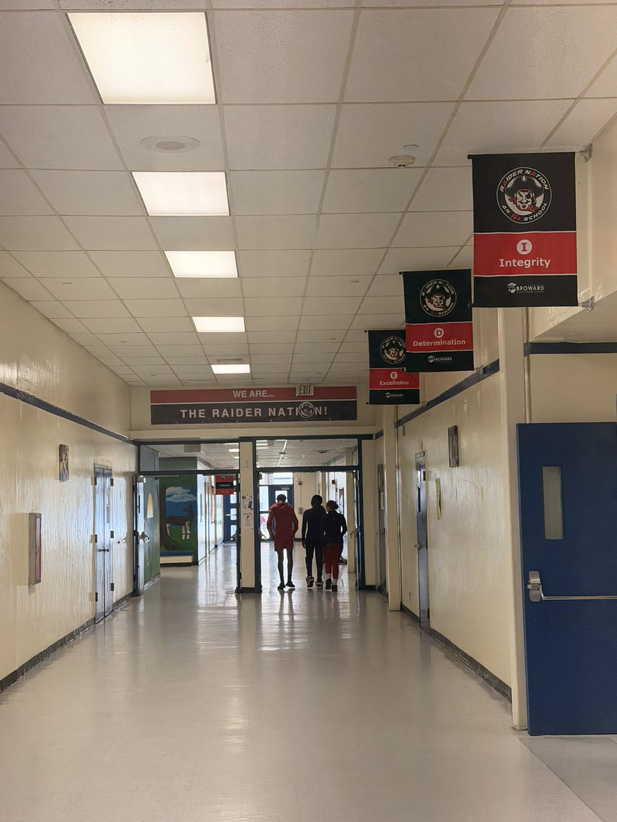 DrKFried's tweet photo. Inspiring visit to Ramblewood Middle School under Principal Kirk’s leadership! ✨

Their Innovative STEAM Program shines through Robotics, Computer Programming, Environmental Science—and stunning student art that fills the halls with creativity and pride. 🤖🎨🌎 @rmsprincipal 
#WherePassionMeetsPurpose