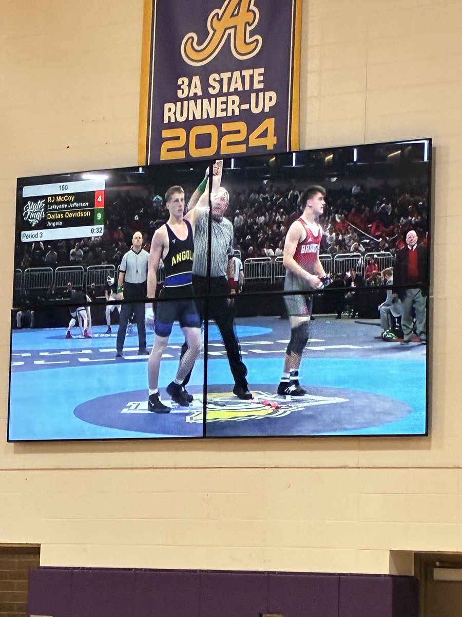 SteveLantz1's tweet photo. Dallas Davidson advances in the State Finals with a pin in the first round!  💪🏼 https://t.co/Gb4ffpHyLU