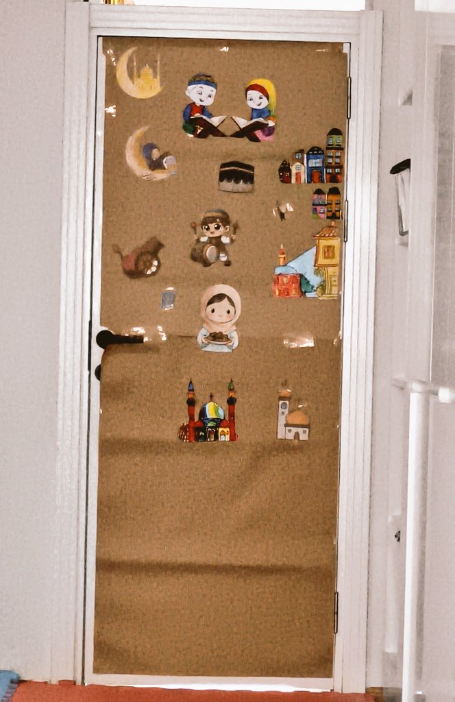 Hafta ne kadar yorucu geçse de çocuklarla beraber heyecan ve sevinçle kapıya her gün bir sticker yapıştırmak o kadar güzeldi ☺️