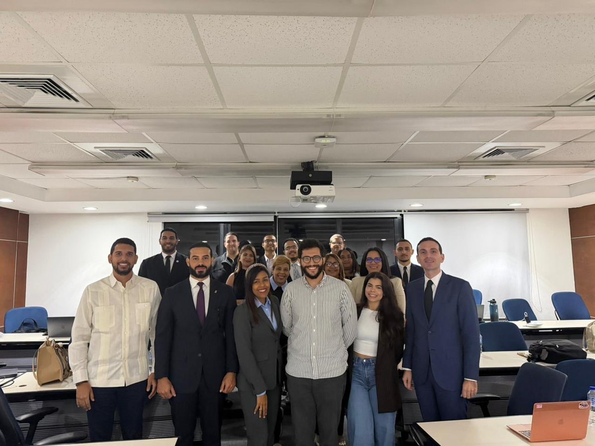 NikaurisBáezRamírez tweet media