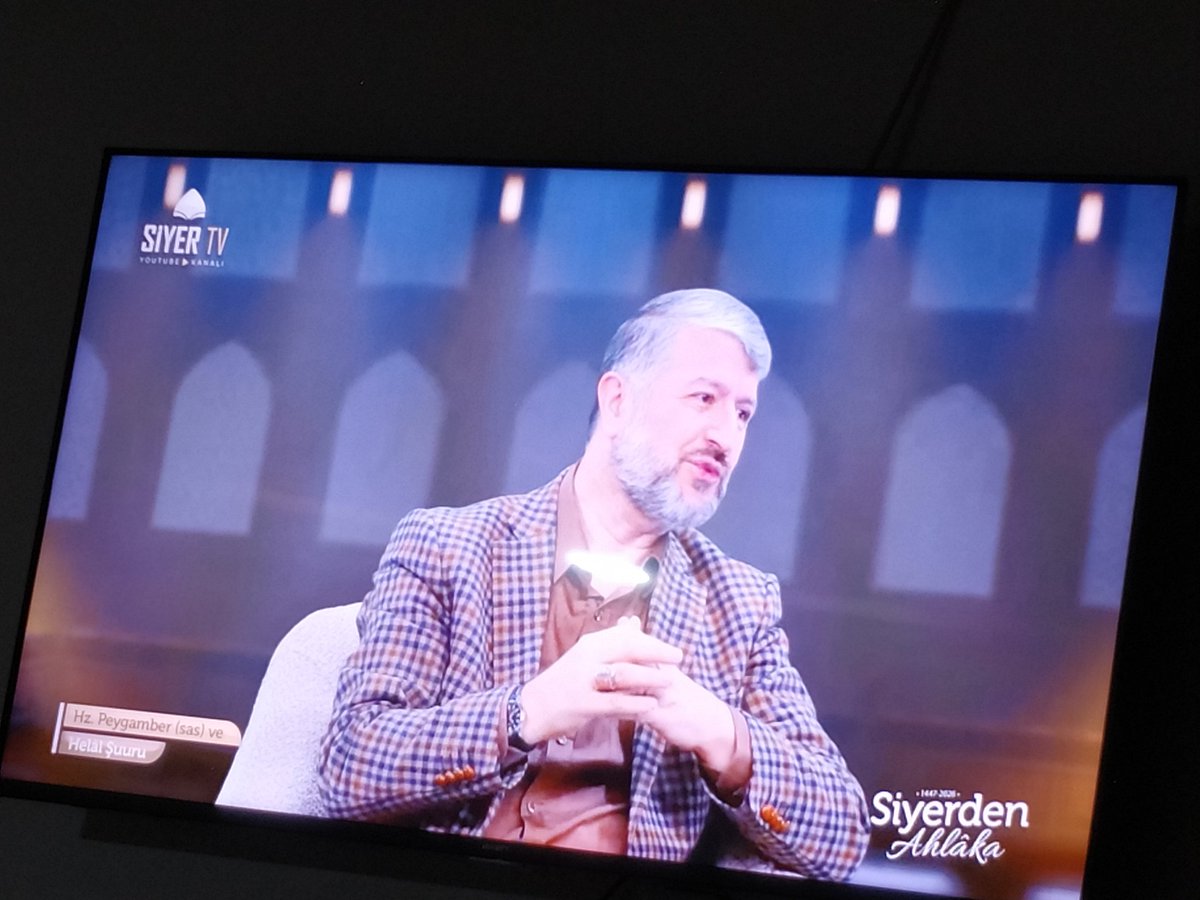 mmuhendiskizz's tweet photo. #AhlakınlaAydınlanalım
@m_eminyildirim @siyervakfi 
Muhammed Hoca yine harika bir seriye başladı, yüreğimize ruhumuza tesir etmesi duasıyla... https://t.co/yLoRcxSqDD