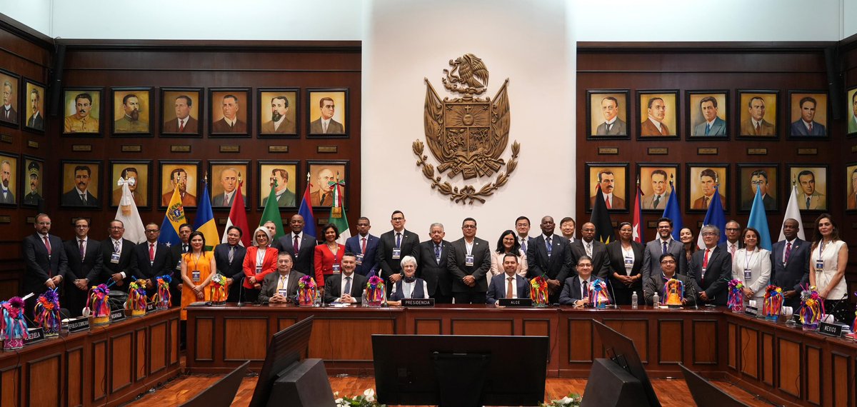 SRE_mx's tweet photo. 📸 La subsecretaria para América Latina y el Caribe, Raquel Serur (@RaquelSerur3), presidió la sesión plenaria de la primera asamblea general de la Agencia Latinoamericana y Caribeña del Espacio (ALCE), en la que se concretó lo siguiente:

✅ Se eligió a México para ejercer la presidencia durante un año;
✅ Se eligió al mexicano Oscar Freddy González como Secretario General de la ALCE;
✅ Se aprobaron los reglamentos internos;
✅ Se designó al Instituto Coreano de Investigación Aeroespacial (KARI) como asesor técnico permanente.

Las delegaciones participantes reconocieron el liderazgo de México y el potencial de la ALCE para promover la cooperación regional en materia aeroespacial.

🇲🇽🤝🌎
