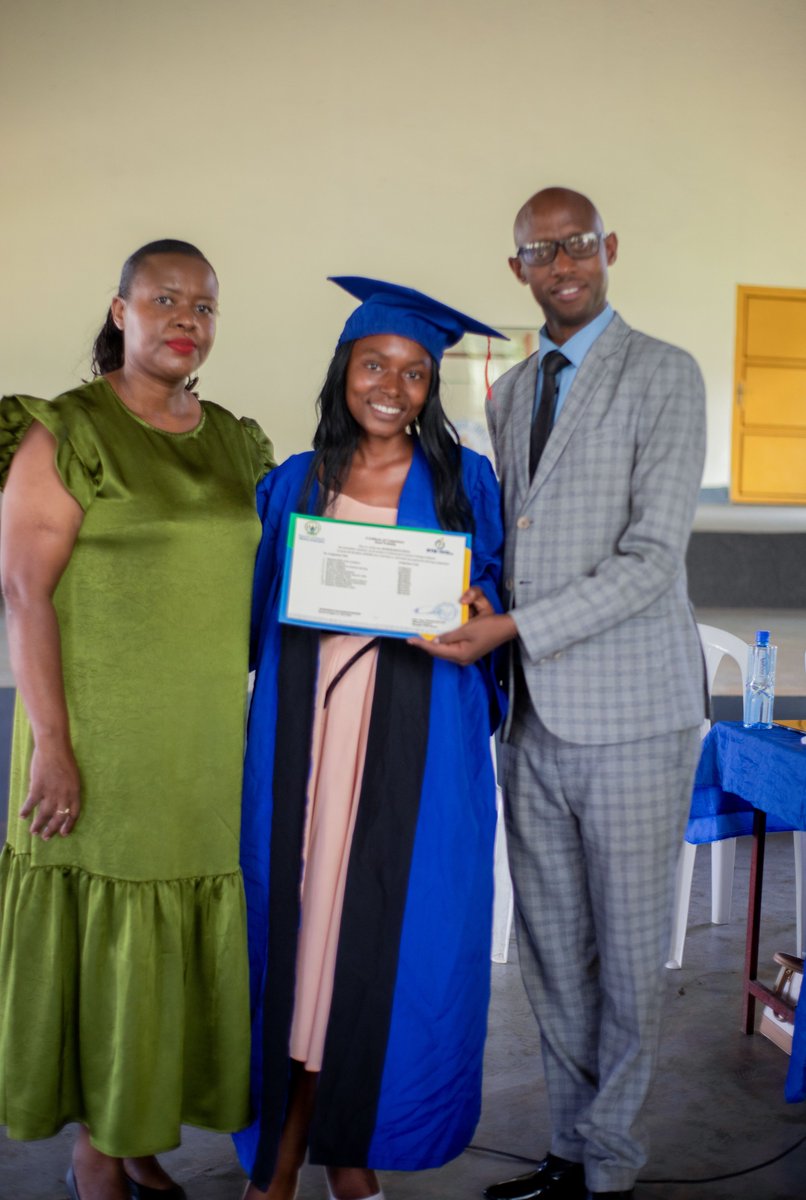 Apade1987's tweet photo. Graduation y'abize kuri APADE short course ya Construction https://t.co/96HGPSoY1d