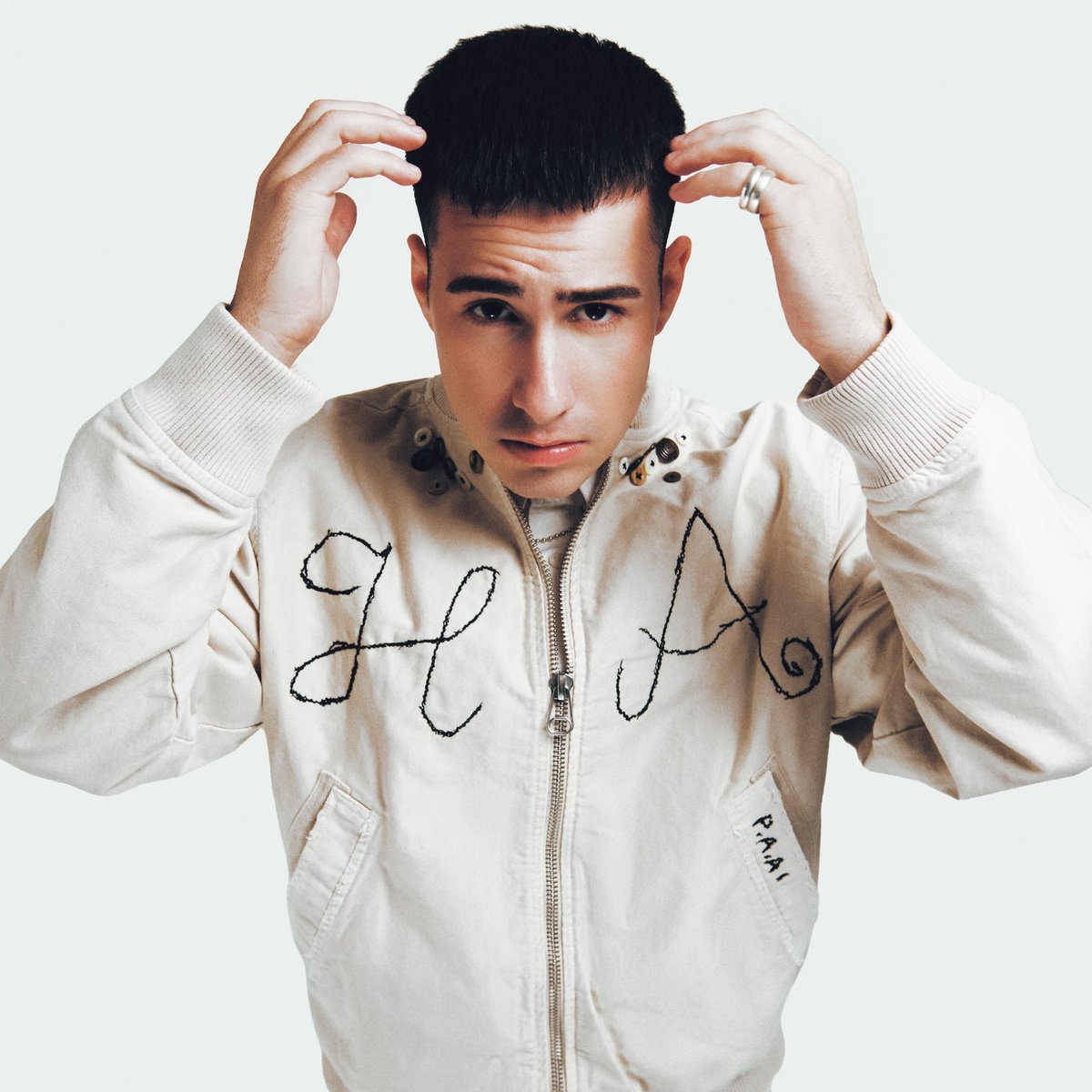 ¿CON CUÁL DE ESTOS DOS GRANDES ESTRENOS MUSICALES DE ESTA SEMANA TE QUEDAS? 🤔

🔄 #18 de Mar Lara 
❤️ #NoSéSiQuieroVolver de Guille Toledano