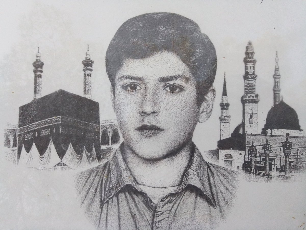 دانش‌آموزی بود با دلی بزرگ‌تر از سنش. تیر خورد و در باتلاق ماند، بی‌نشان و بی‌صدا؛ پانزده سال چشم‌انتظاری سهم خانه‌اش شد. اما او گم نشد، در دل وطن ماند تا روزی که خاک، امانتش را پس داد شهیدی که نوجوانی‌اش را فدای امنیت ما کرد.
-شهیدعلی‌اصغر‌علیجانی💚
#شاهد_نمونه