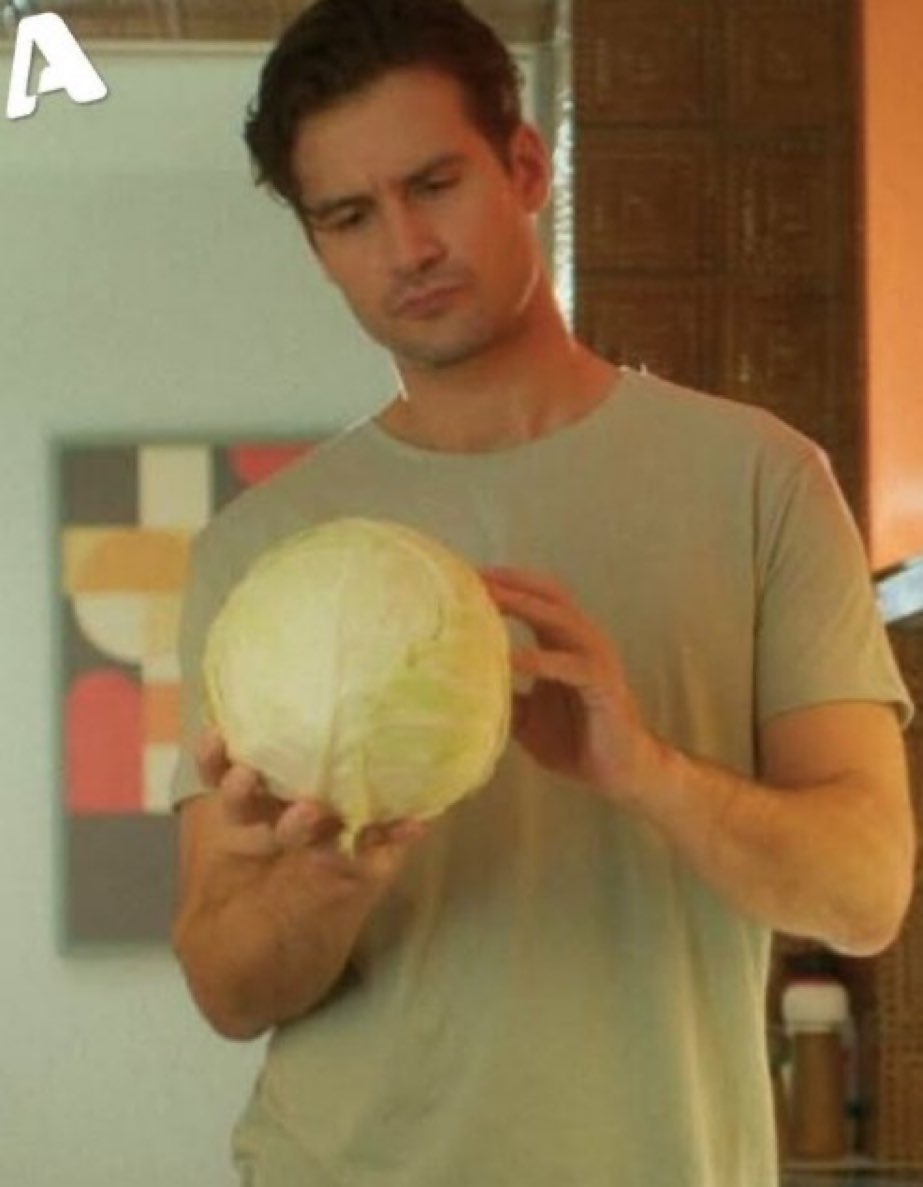 Αύριο όλοι μικροί μεγάλοι με ένα λάχανο στο χέρι!!! 😂🤣😹  #mpampasagapo