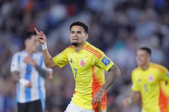 El mejor jugador de América/el mejor jugador de Europa 
¿Díganme 3 cosas que tengan en común?