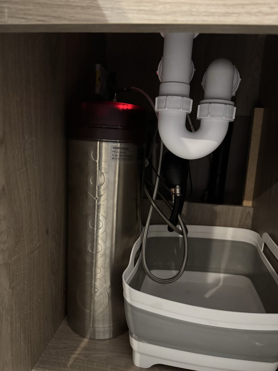 stuhelhall's tweet photo. @quookeruk Hi I have a leaking Quooker tap and it’s leaking all over kitchen floor. Can you advise what to do please? https://t.co/obqSGTUc0t