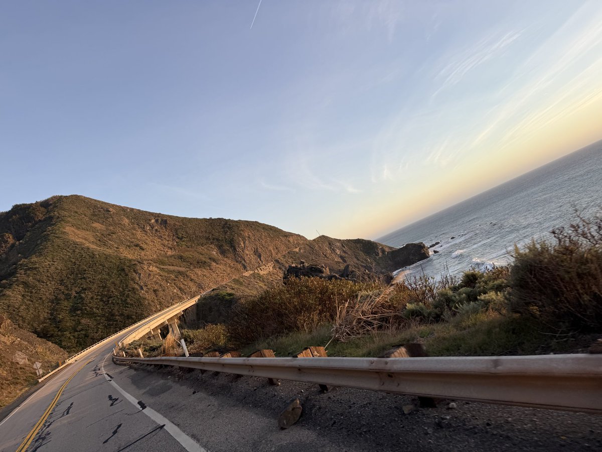 WildDevice's tweet image. Blissful drives creating memories and soothing the troubles of everyday life
Calm mind, days I don’t forget and always will remember with fondness for the beauty and serenity of nature. 

#photography #NatureBeauty #sunset