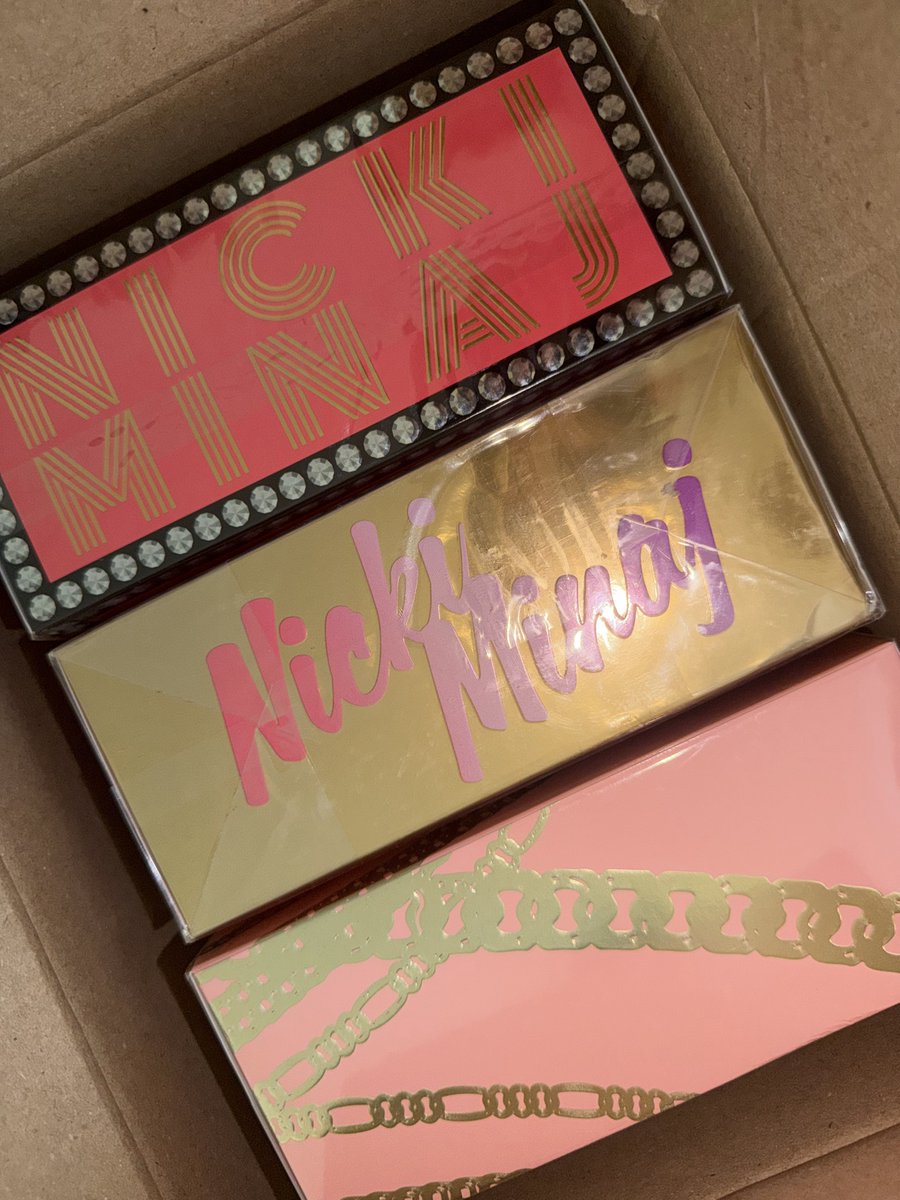 wrightcamx's tweet image. I heard they was calling us bots? #NotABot 🎀