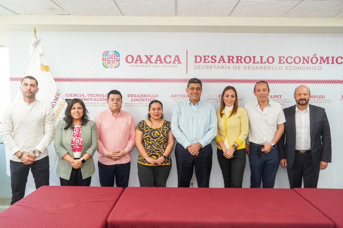 DesEconomicoOax's tweet photo. El día de hoy, el secretario @RaulRuizRobles sostuvo una reunión de trabajo con directivos de la cadena comercial @PiticoMx, con el objetivo de fortalecer la colaboración y generar mayores oportunidades para las empresas oaxaqueñas. https://t.co/WDKgzXWMit