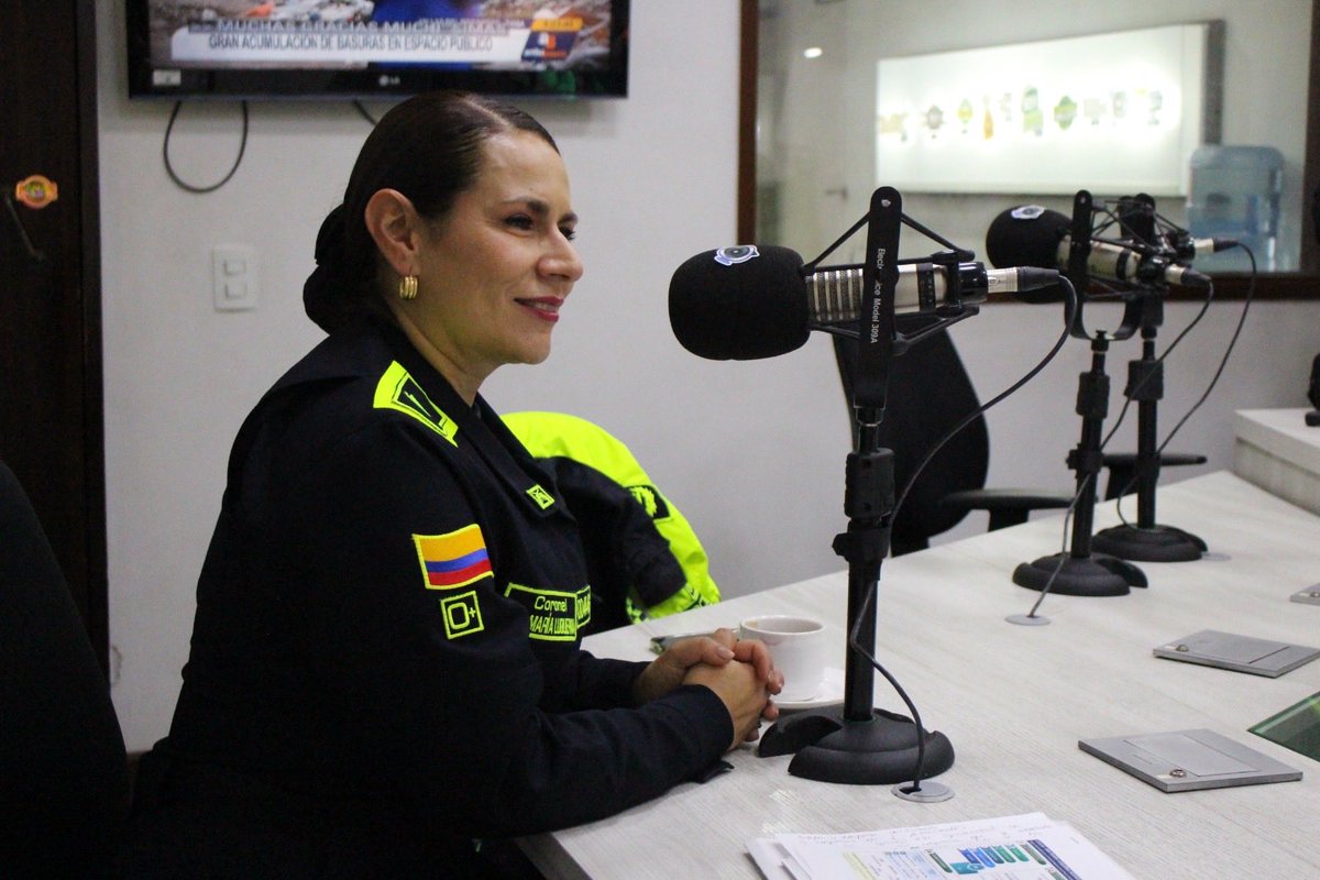 FORPO's tweet photo. #FORPO Presente en la Emisora de la Policía Nacional con nuestra Directora General, Coronel Ana María Luquerna Rodríguez. ¡Tu labor nos inspira! 
#NuevaSedeElectrónica #ForpoSeTransforma #ForpoEsBienestar #FORPOcontigo https://t.co/sDoQ9Y8Lgg