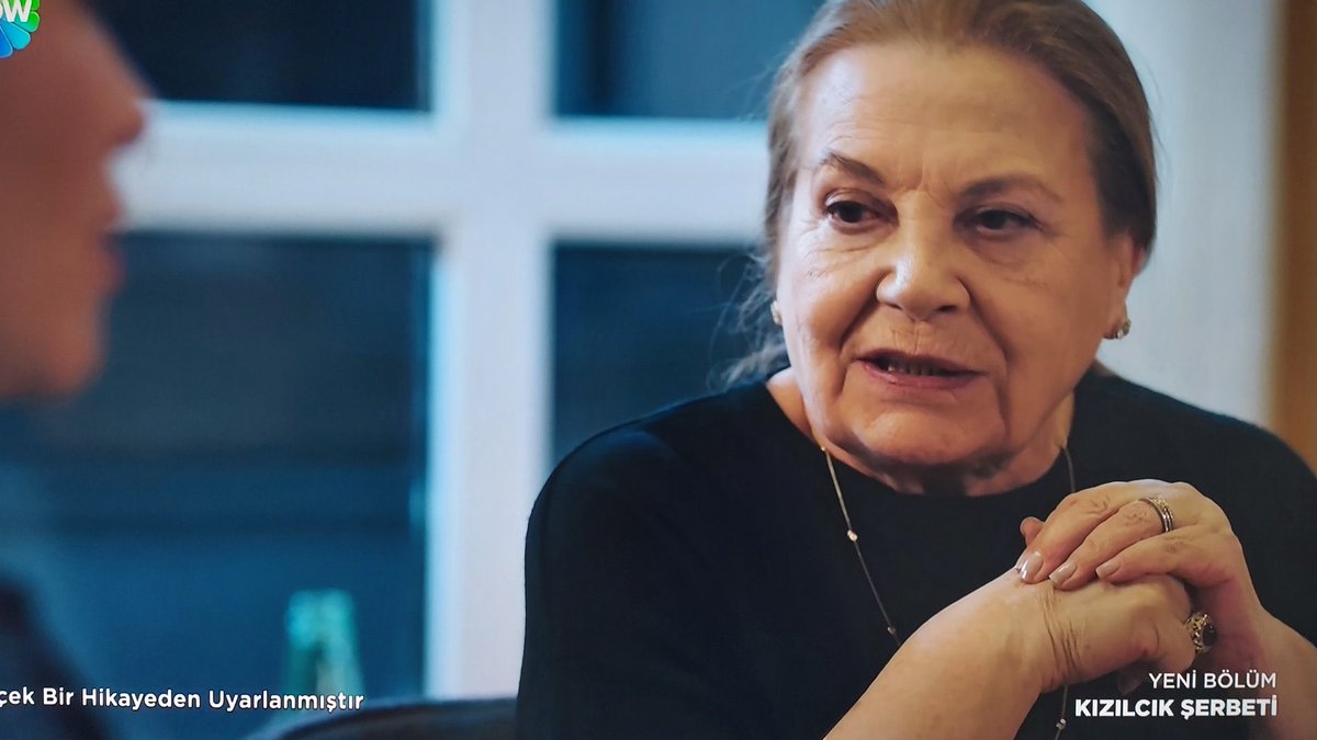 Kadıncağız kaç yaşında ve torununa iftar hazırlamaya yardıma gidiyor Kıvılcımda kendi evinde keyif çatıyor cidden herkes anne olamıyor galiba 

#kızılcıkşerbeti