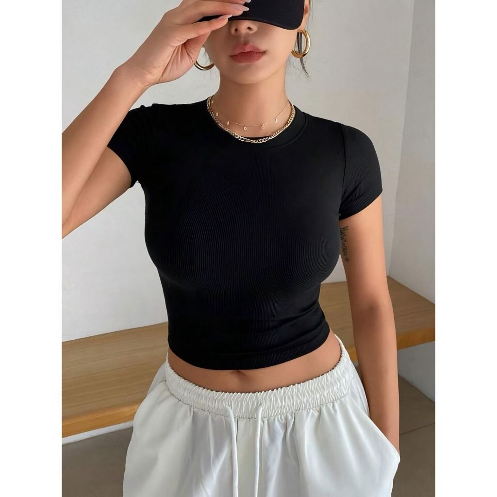 ripwaaaaaa's tweet image. Basic t-shirt yang bikin badan keliatan bagus! ✅

​Sering bingung mau pake apa? Slim fit t-shirt ini penyelamatnya. Bahannya melar sempurna dan pas banget di badan.  

​🔗 linkk s.shopee.co.id/1qWjj3opf8
#BasicWear #ShopeeFinds #MustHave