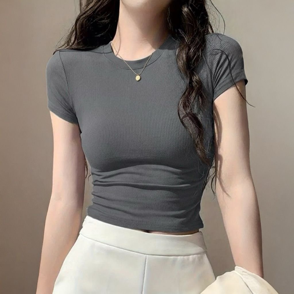 ripwaaaaaa's tweet image. Basic t-shirt yang bikin badan keliatan bagus! ✅

​Sering bingung mau pake apa? Slim fit t-shirt ini penyelamatnya. Bahannya melar sempurna dan pas banget di badan.  

​🔗 linkk s.shopee.co.id/1qWjj3opf8
#BasicWear #ShopeeFinds #MustHave