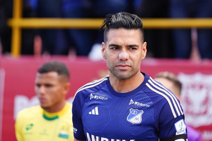 El "empujoncito" que están dando varios medios para llevar a Falcao al Mundial, no le ayuda. Por el contrario, Le genera más detractores esos amiguismos. Gran respeto por su carrera, pero hace meses no tiene méritos para estar. ¿Por liderazgo? Ok, puede integrar el cuerpo técnico