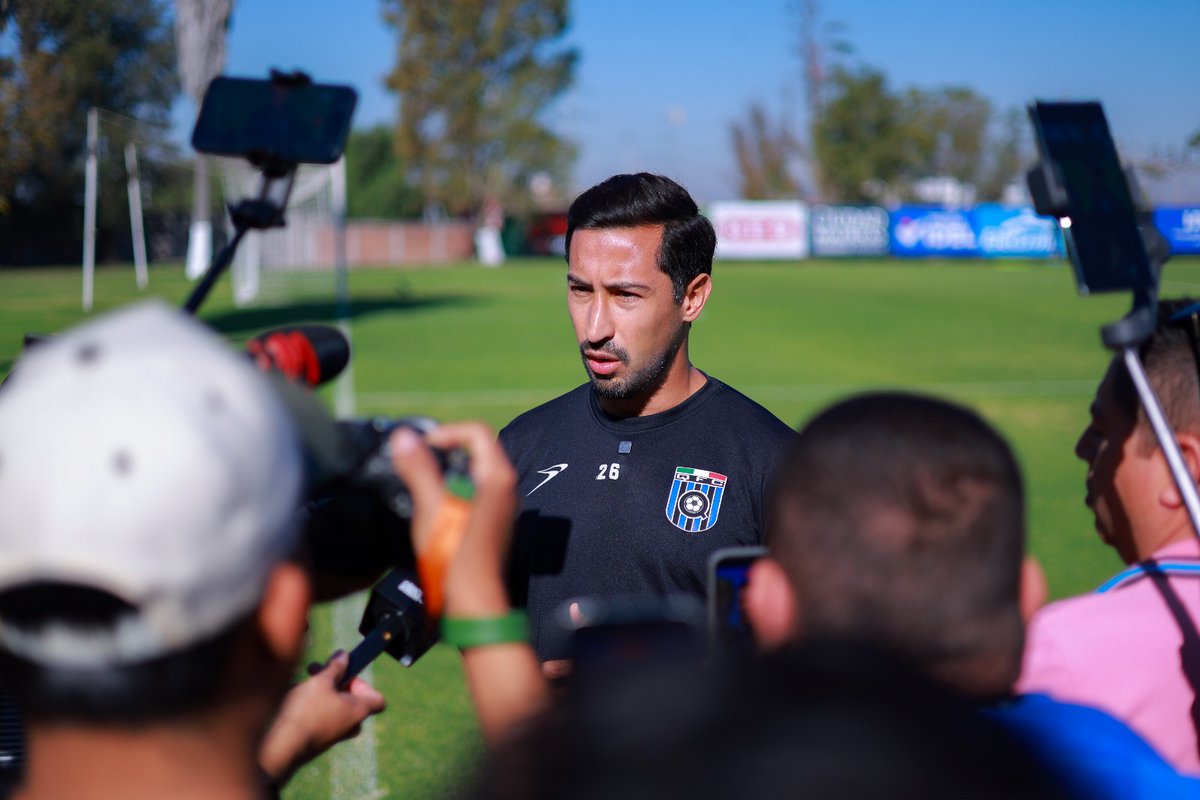 🐔🆚🐎| Los #GallosBlancos de #Querétaro buscarán reaccionar este domingo ante los #Bravos de #Juárez 

 Tras su última derrota, el equipo trabaja con intensidad y pide el apoyo de su afición 💪💙

 📺 La transmisión del juego va por FOX One, FOX + y Caliente Streaming 🏟️⚽