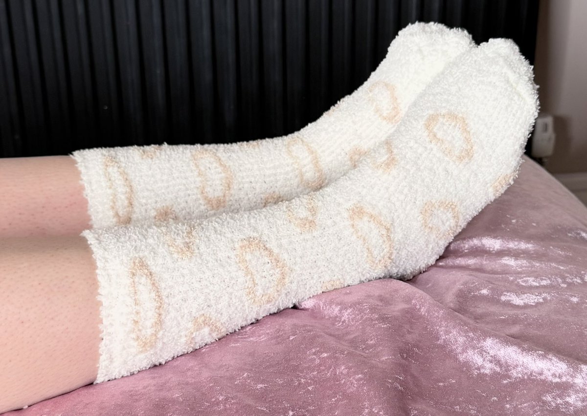 UKSize2Feet's tweet photo. Little cute ones one tonight…. Been a long week 😘🤍 #feet #socks #linkinbio #size2feet👣 https://t.co/eVrC3CDAUZ