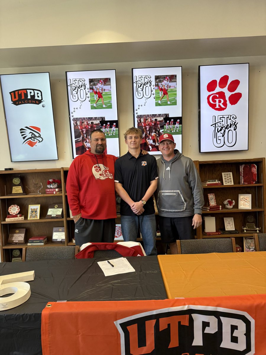 Coach_CWatkins's tweet photo. Proud of all of the honors that keep rolling in for @ryder_rib2026 
Signed with UTPB to play football
Named to the @THSCAcoaches 4A Football Super Elite Team
Then today earned honorable mention TE on the TSWA 4A team!
Congratulations https://t.co/KPJi6zyDCm