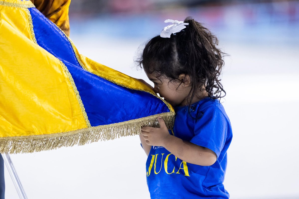 Tem amor que nasce pequeno no tamanho, mas gigante no sentimento. 

Daqui a pouco, a Tijuquinha do Borel entra na avenida para mostrar que o samba também é feito de sonhos, inocência e muito orgulho de vestir essas cores.

Que seja lindo, que seja emocionante, que seja