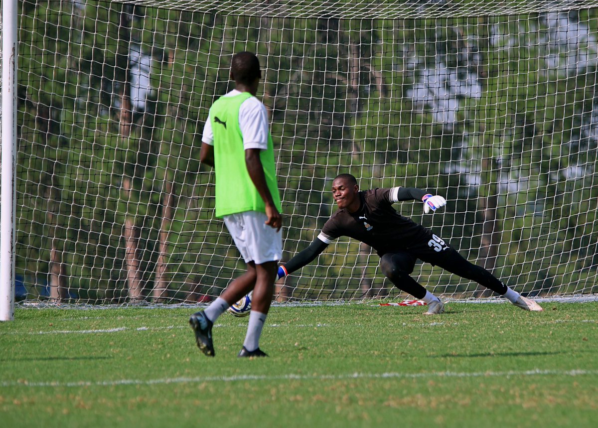 AmaTuks's tweet photo. Sharpening things up as we prepare for the #nedbankcup2026 Round of 16.
#insidetraining⚽ https://t.co/eucErqqpCF