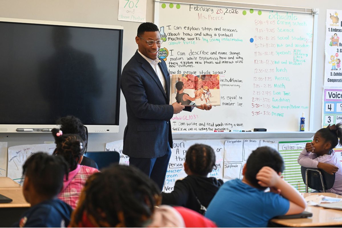 UCitySchools's tweet photo. BCJ hosted their African American Read-In this morning, uplifting Black authors &amp; voices. Guest readers included the U. City Fire Dept., @akasorority1908, Sen. Brian Williams, First Alert 4 News Anchor @MorganHarrisTV, BOE member Kay Gage, and more! @UCSharonica 📚 https://t.co/xAN369Ba4x