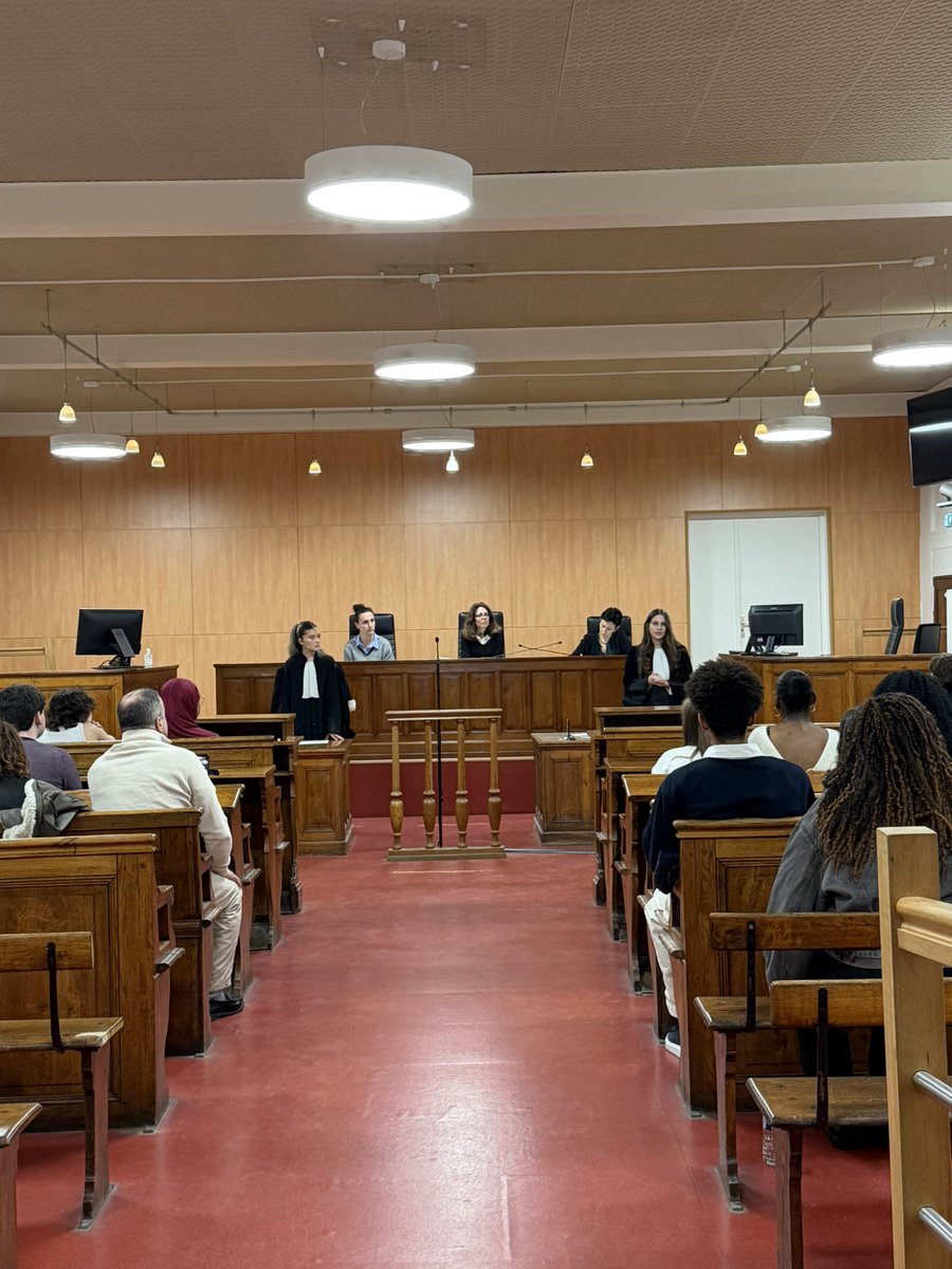 36Cdad's tweet photo. Le CDAD a accueilli au tribunal judiciaire de CHÂTEAUROUX la finale départementale du concours d’éloquence du CES de Châteauroux! Félicitations à toutes les participantes pour cette finale https://t.co/grEOewfbAP