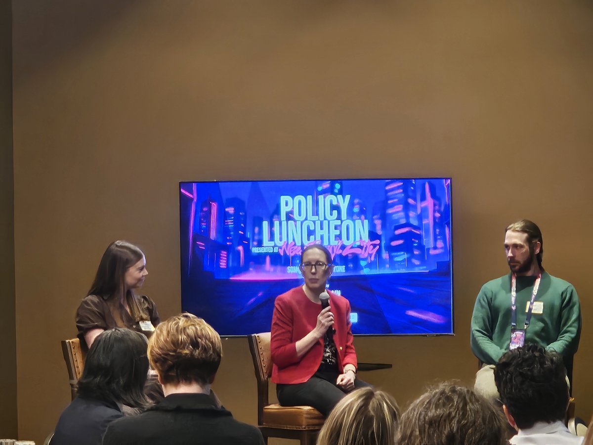 griffgreen's tweet photo. What an eclectic room!

Hard core Builders breaking bread with Politicians and Suits of all kinds! Wild conversations.

Kudos to @BlockchainAssn, @EthereumDenver, @howdai27 &amp; @PallerJohn for putting this all together. https://t.co/rmJD0NERFU