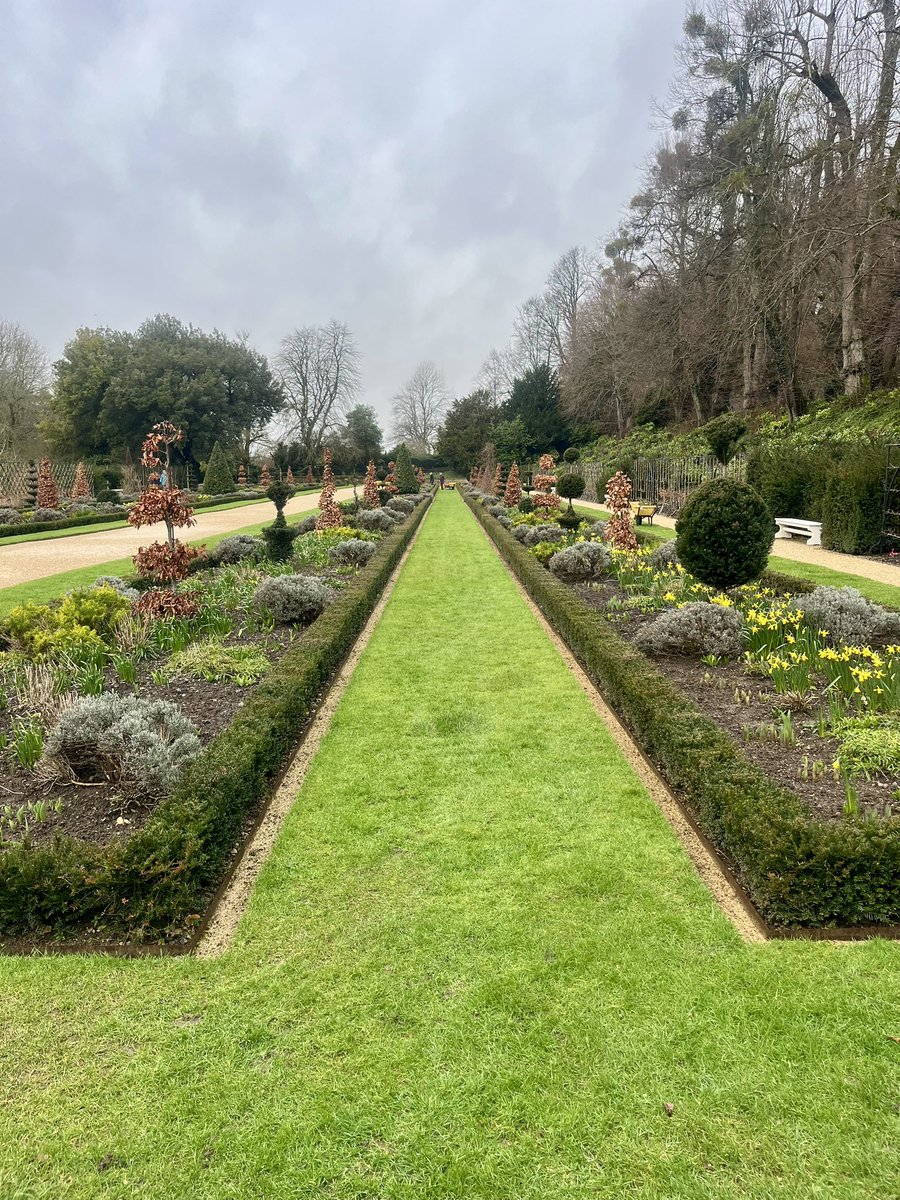 kathfrombath's tweet photo. Visited Dyrham Park this morning with @JekyllsDr - will go back in the spring - stunning place. https://t.co/Oy2L2nnrJx