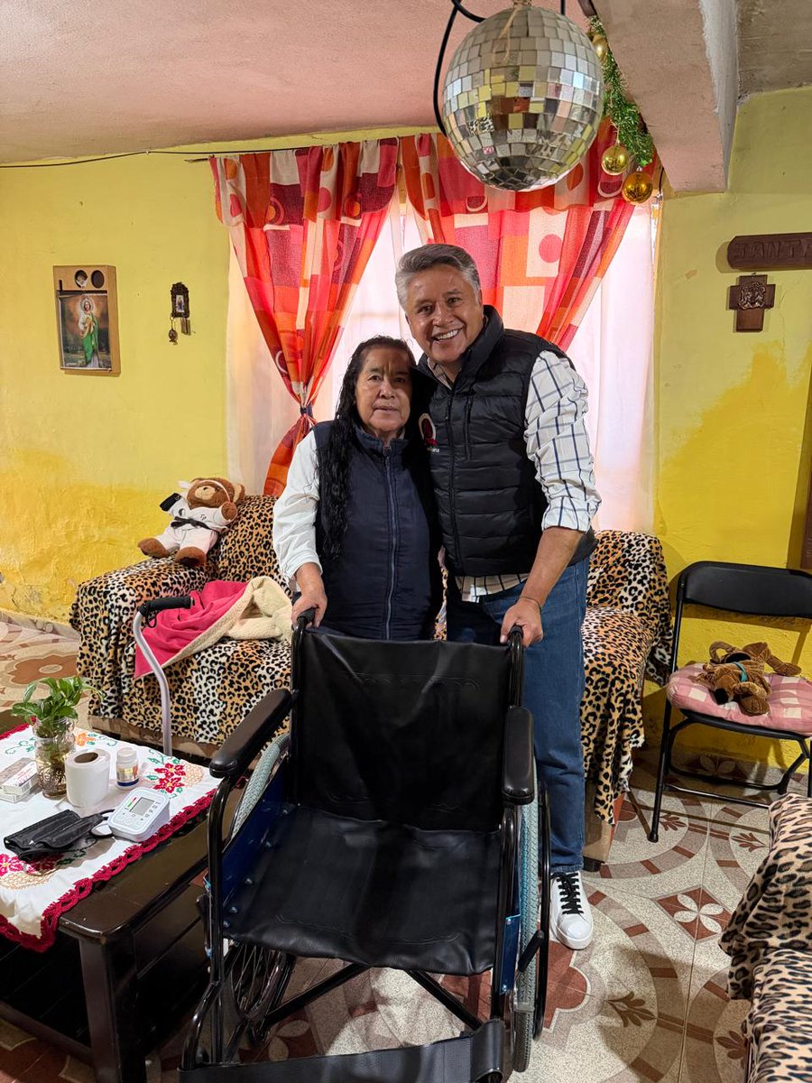 Se me había pasado contarles que hace unos días fui a ver a mi amiga Soco de La #FranciscoIMadero y le llevé una silla de ruedas porque ha tenido complicaciones para caminar. Entre vecinos y amigos metepequenses hay que echarnos la mano. #Metepec #QueridoMetepec #AmigosQueridos