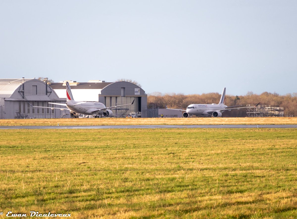 ✈️📸 Air France A220-300 landing in Dinard at sunset for Starlink mod at Sabena technics.