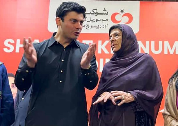 ایک طرف بھائی کی رہائی کے لیے اور ایک طرف کینسر ہسپتال کی مہم کے لیے بھی علیمہ خان ایسے ہی سرگرم۔۔۔
ایک دن میں شوکت خانم کے لیے 43کروڑ اکھٹا کرنے پر فواد خان سمیت ہر شامل شخص کو خراج تحسین۔