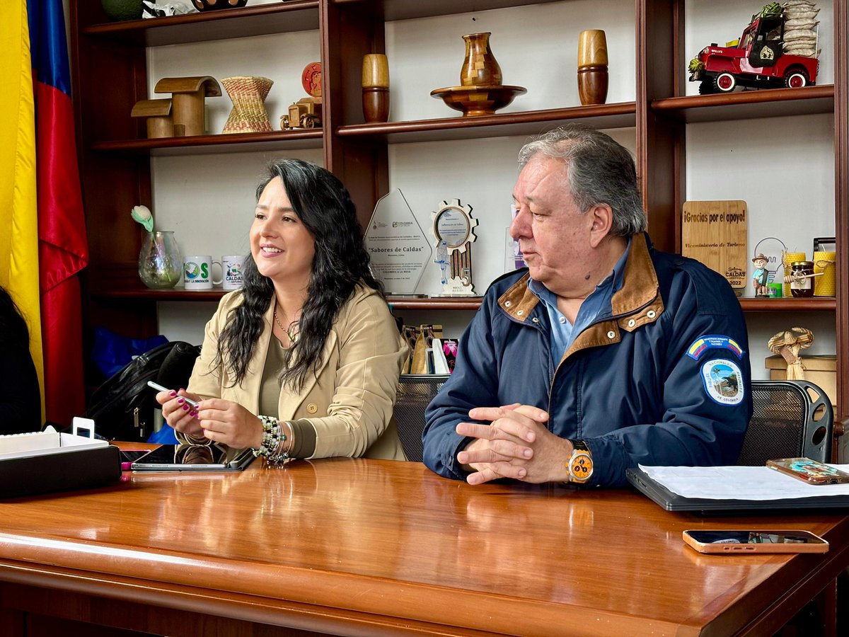 Reactivamos la ruta para formalizar el 1 piloto del Geoparque en 🇨🇴, gracias a la articulación con @sdeicaldas y <a href="/ParquesColombia/">Parques Nacionales Naturales de Colombia</a> Las gobernaciones de la RAP y sus autoridades ambientales le apuestan a una visión regional que une conservación, ciencia y desarrollo sostenible.