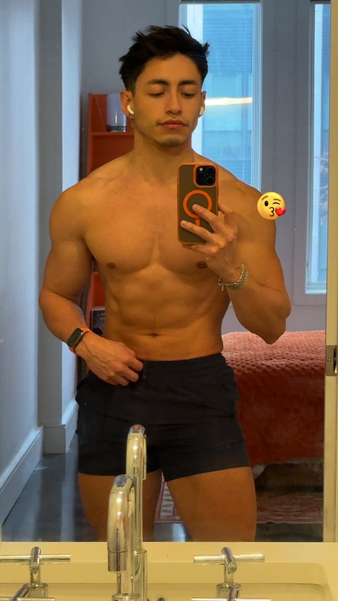 Felt like yapping on the internet come gimme cuddles