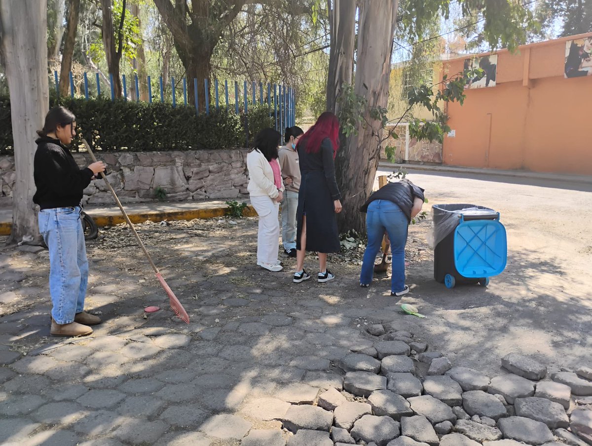 SecuyPrepaPF's tweet photo. “TEQUIOS Por la Paz y Contra las Adicciones”  #JornadaNacionalDeTequios #JóvenesTransformando
@SEP_mx

@imjuvemx

@Edomex

@SeducEdoMex

@SEMSedomex

@DGEMSedomex

@dbg_epoem https://t.co/SZucgkIReH