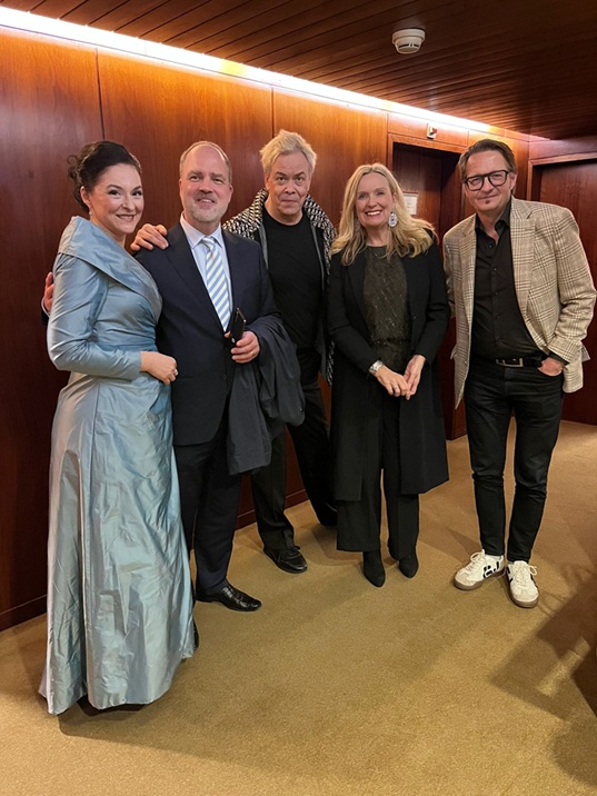 ChristianL89413's tweet photo. En fantastisk konsert på @FCGulbenkian med stark 🇫🇮🇸🇪 insats. Lämmin kiitos @hlintu ja @heikkila_olga tapaamisesta ja unohtumattomasta musiikkielämyksestä! https://t.co/SSF35T5Bn4