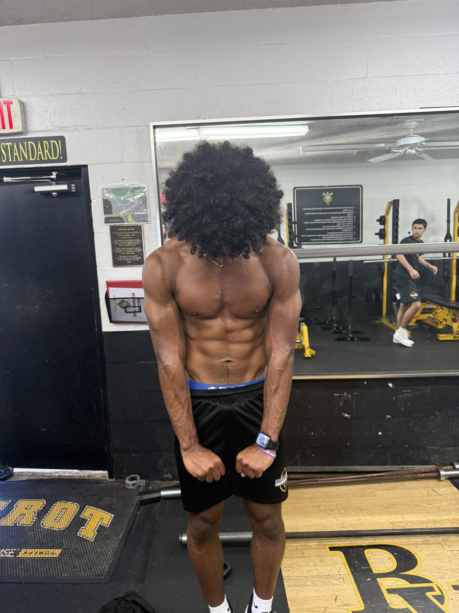 JydenGerman8's tweet photo. Speed and strength go hand in hand !!#seasonready @CoachRodeBV @GermanJammi @H2_Recruiting @TheOpening @GAINSportsLLC @sixstarfootball @ChadSimmons_ @larryblustein @247Sports @RivalsCamp https://t.co/widRrrFGhd