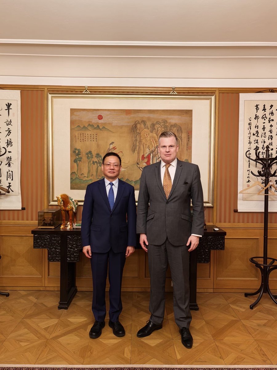 🇨🇿🤝🇨🇳 Today I had the pleasure of meeting again with His Excellency Ambassador Feng Biao. I thank him for his dedicated service in our country over the past years. As his term draws to a close, I appreciate his contribution to restoring pragmatic and realistic relations between