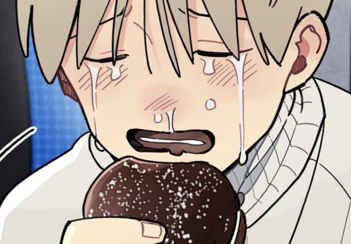 Okay but is that his mouth or a piece of chocopie? 😭