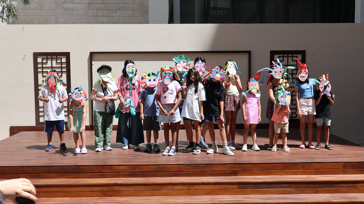 ¡Gracias a todos los que participaron de la primera edición de Corea más Cerca de este 2026!

Esta vez, junto a los más chicos, aprendimos sobre las máscaras tradicionales, sus usos y pusimos manos a la obra y decoramos nuestra propia máscara para celebrar el carnaval juntos.