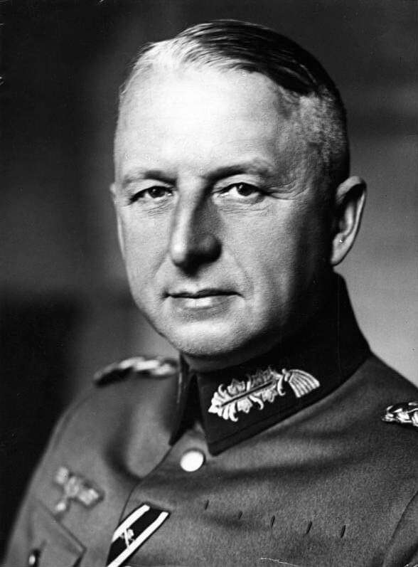 D88PB's tweet photo. @TOMASZBURZYNSKI How to waste troops #Manstein had a great plan to break the #Stalingrad kessel and save a part of the VI army but the bohemian corporal and the no balls #Paulus act wrong Politicians and bad commanders lead to defeat #WW2 https://t.co/WeeYPTKg5H