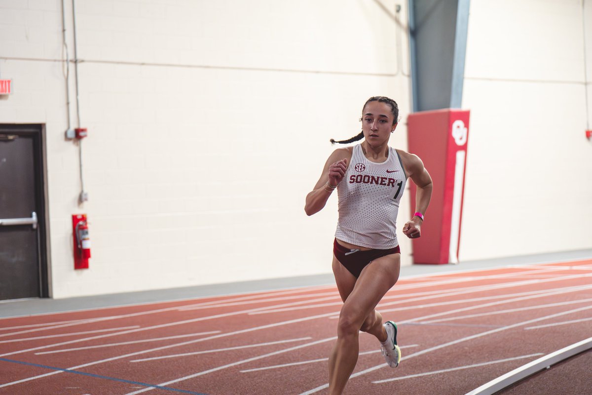 Crimson and Cream Qualifier | women’s 800m ☝️

senior Kel McDavid cruises to a first-place finish with a season-best time of 2:13.78 💨