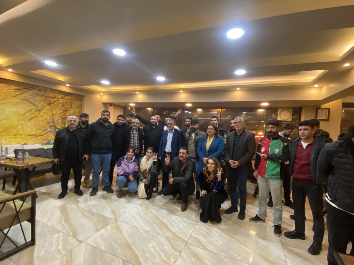 Bugün taraftar gruplarımız ile birlikte Amed milletvekillerimiz Serhat Eren, Ceylan Akça, Adalet Kaya ve İl Eş Başkanımız Gülşen Özer ile bir araya gelerek son süreçte takımımıza ve Sakarya maçında taraftarlarımıza yönelik yaşanan saldırıları istişare ettik…