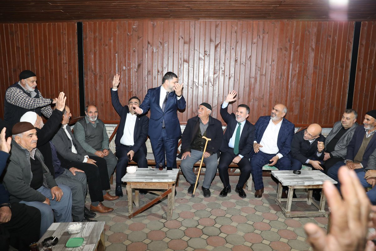 📍 Sarıhamzalı Camii

Teravih namazımızın ardından kıymetli cemaatimizle bir araya gelerek tatlı ikramında bulunduk, Ramazan’ın bereketini ve muhabbetini samimi sohbetlerle paylaştık. 🤲🌙

Rabbim birliğimizi ve huzurumuzu daim eylesin.