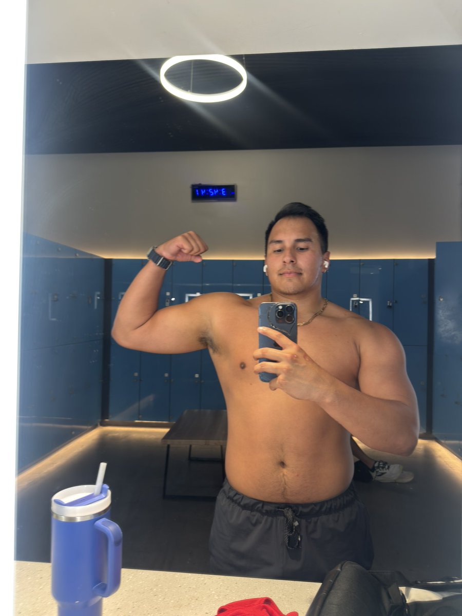 StephonRamos's tweet photo. arms are getting bigger https://t.co/yxohA9B9D9