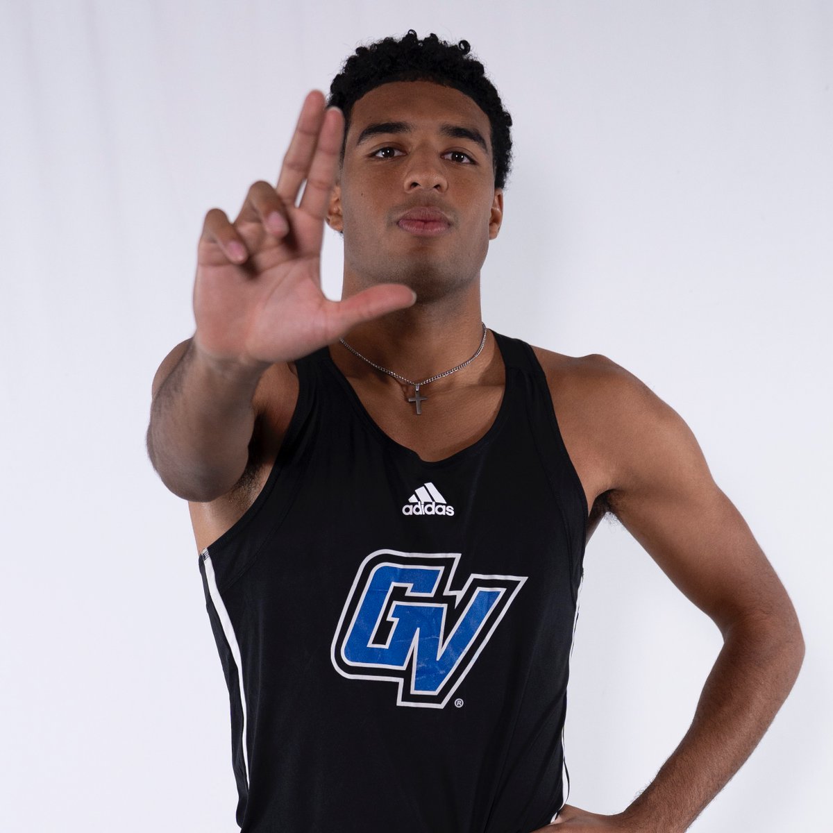 Desmond Chapa w/ a 6-7 🤣🤣🤣🤣🤣🤣

Chapa is your new No. 6 in program history with a 400m finish at 47.91. He already holds the No. 7 fastest 200m time (21.46)💪

#AnchorUp | #ReadyForMore