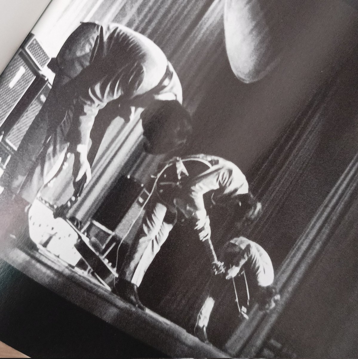 ✿ just a guy ➜ #1 TYV FAN ➤ READING THROAM tweet media