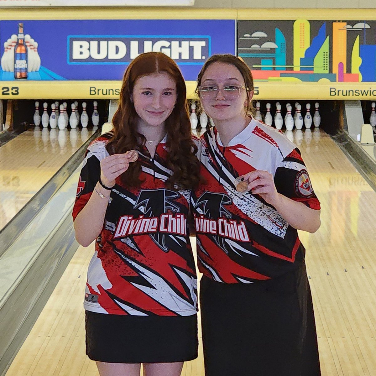 DivineChildAthl's tweet photo. Congrats to junior Julia Sovinski, who today won the individual regional crown at Westland Lanes. Sophomore Ella Leleniewski placed fourth. Both qualify for the state finals next weekend at Century Bowl in Waterford. The top 7 finishers qualified. Great job, ladies. @DC1958 https://t.co/KxhuYp1TJ1